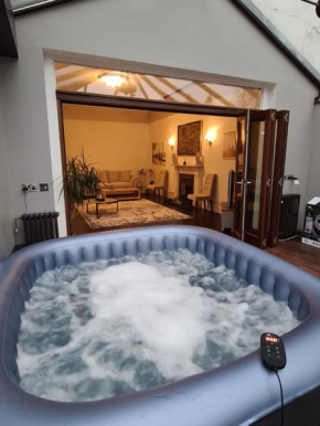 HOT TUB Luxury 3 Bed Ground floor flat (massive)